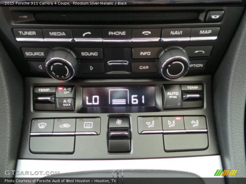 Controls of 2015 911 Carrera 4 Coupe