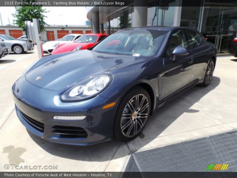 Front 3/4 View of 2015 Panamera S