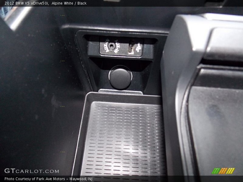 Alpine White / Black 2012 BMW X5 xDrive50i