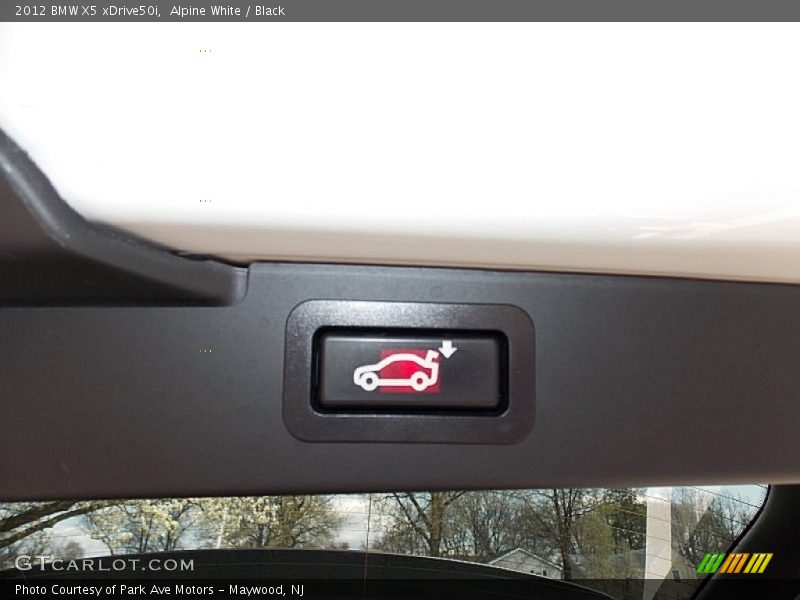 Alpine White / Black 2012 BMW X5 xDrive50i