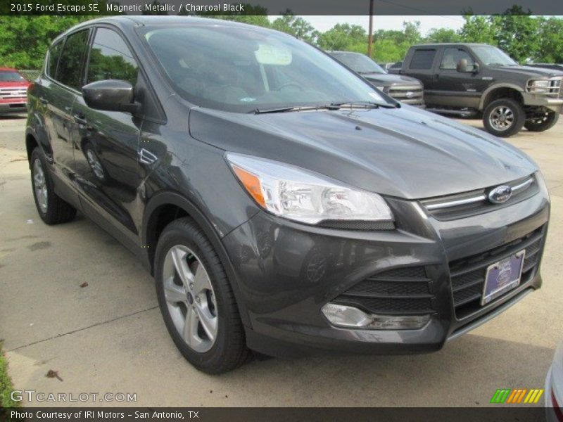 Magnetic Metallic / Charcoal Black 2015 Ford Escape SE