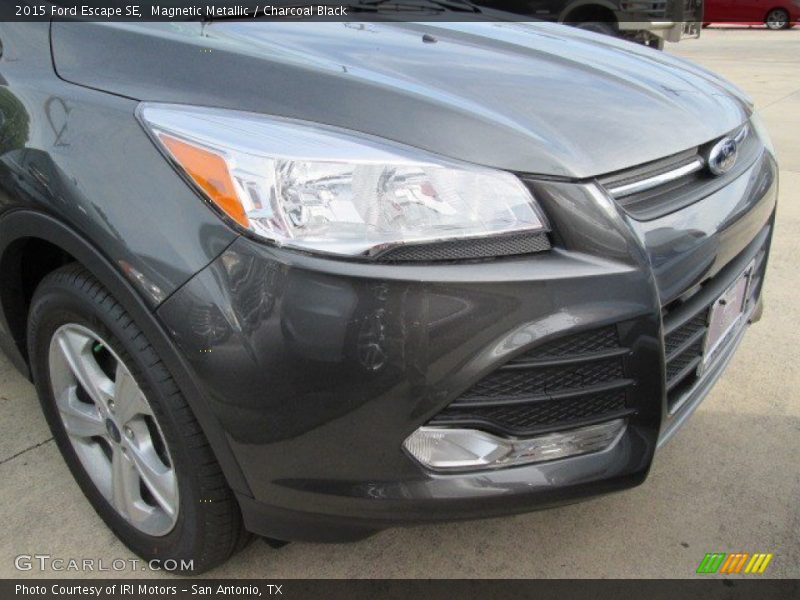 Magnetic Metallic / Charcoal Black 2015 Ford Escape SE