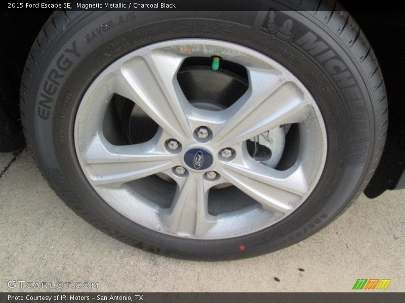 Magnetic Metallic / Charcoal Black 2015 Ford Escape SE