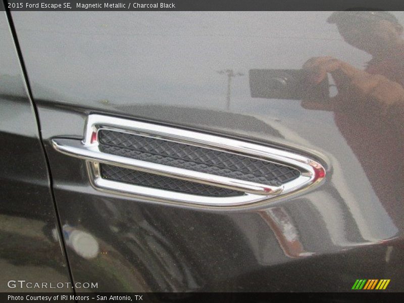Magnetic Metallic / Charcoal Black 2015 Ford Escape SE