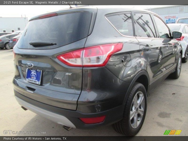 Magnetic Metallic / Charcoal Black 2015 Ford Escape SE
