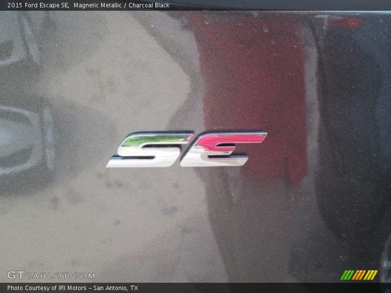 Magnetic Metallic / Charcoal Black 2015 Ford Escape SE