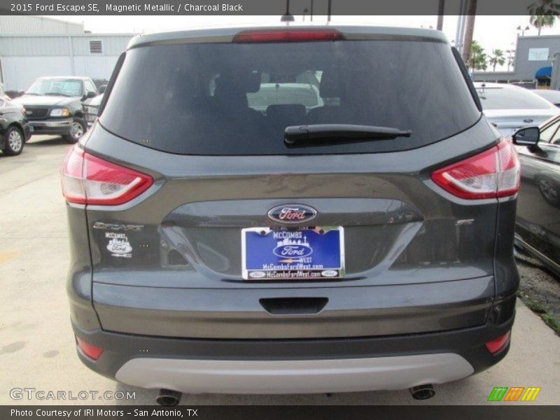 Magnetic Metallic / Charcoal Black 2015 Ford Escape SE