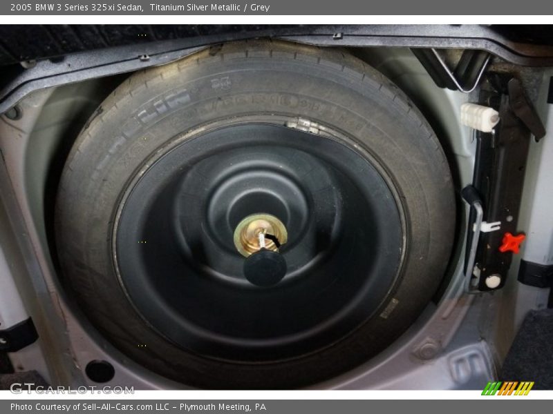 Titanium Silver Metallic / Grey 2005 BMW 3 Series 325xi Sedan