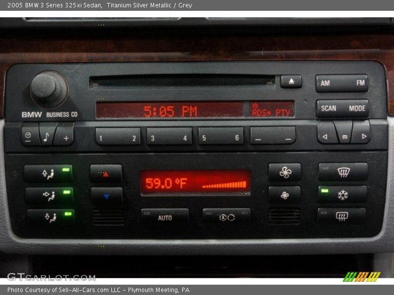 Controls of 2005 3 Series 325xi Sedan