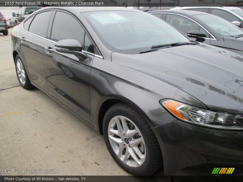 Magnetic Metallic / Charcoal Black 2015 Ford Fusion SE