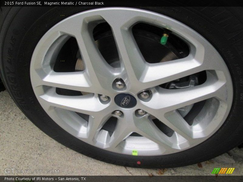Magnetic Metallic / Charcoal Black 2015 Ford Fusion SE