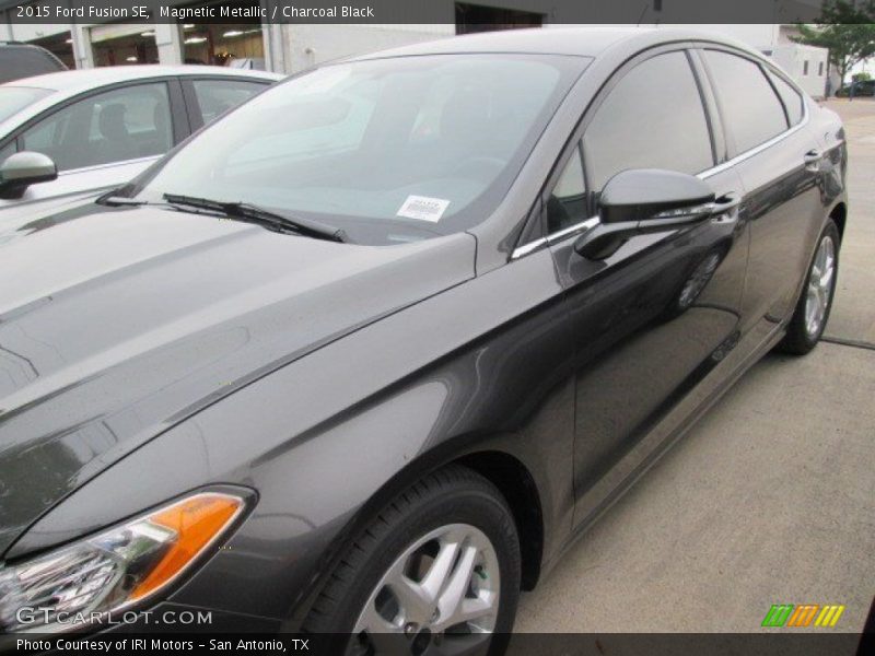 Magnetic Metallic / Charcoal Black 2015 Ford Fusion SE