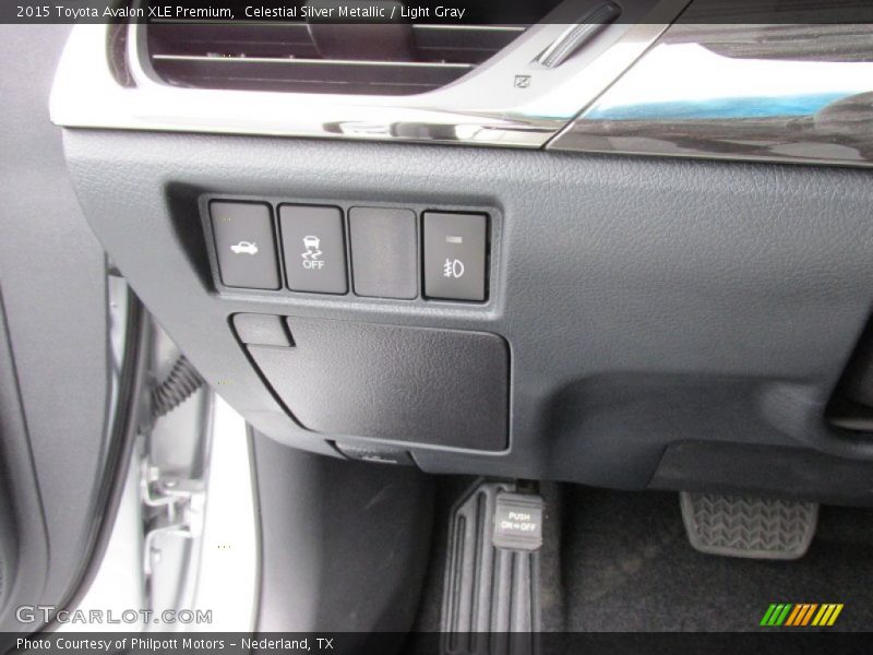 Controls of 2015 Avalon XLE Premium