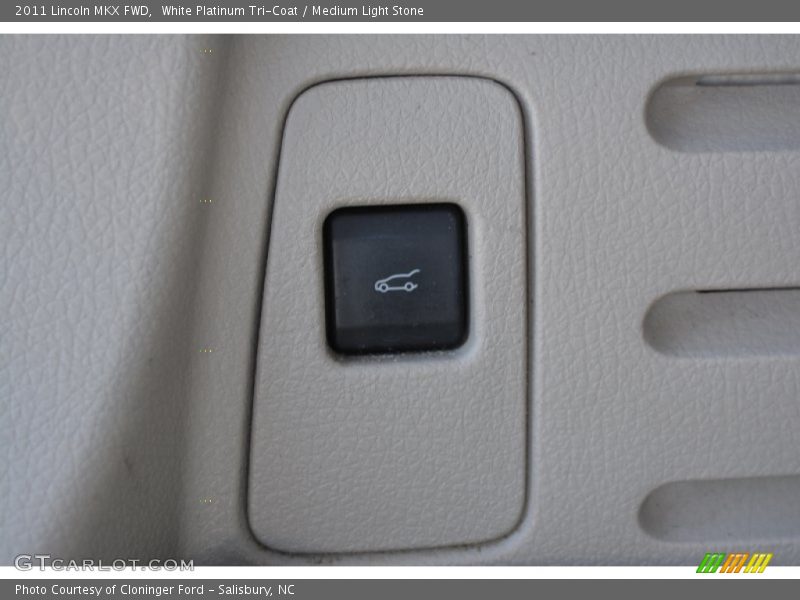 White Platinum Tri-Coat / Medium Light Stone 2011 Lincoln MKX FWD