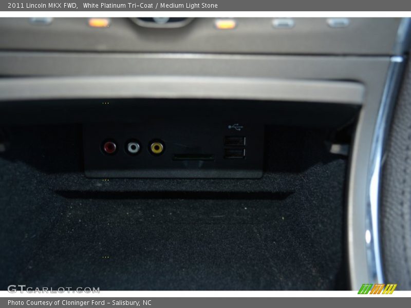 White Platinum Tri-Coat / Medium Light Stone 2011 Lincoln MKX FWD