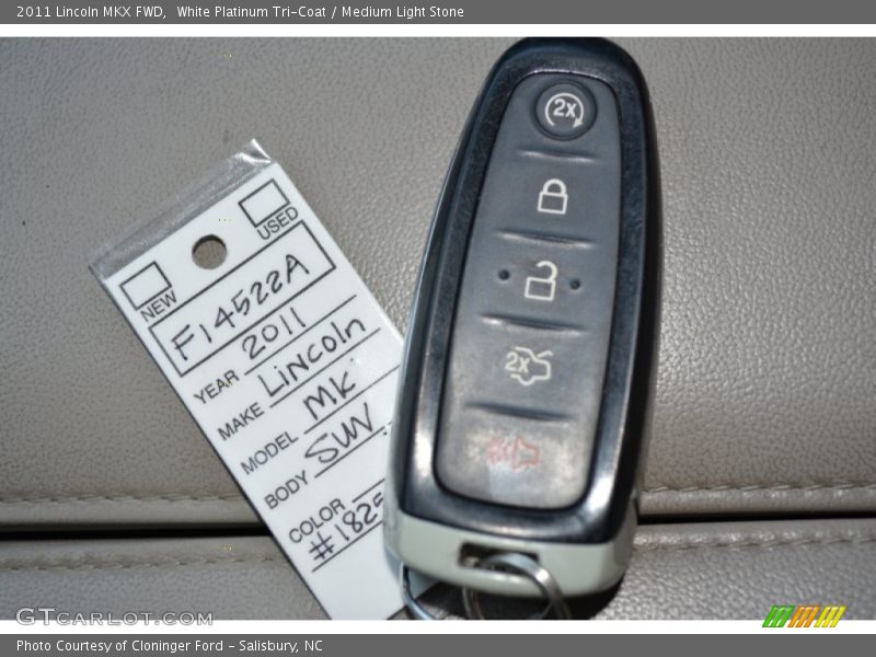 White Platinum Tri-Coat / Medium Light Stone 2011 Lincoln MKX FWD