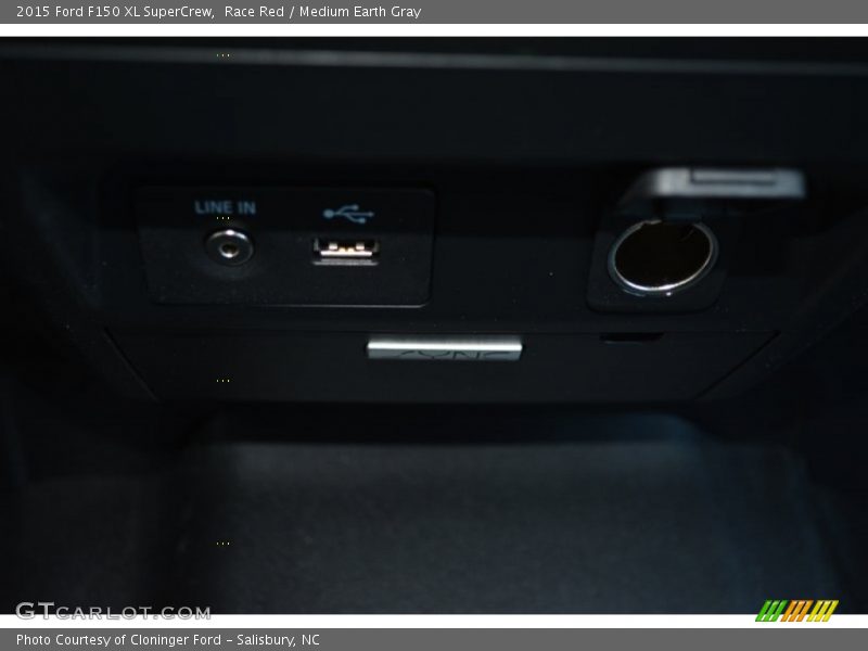 Race Red / Medium Earth Gray 2015 Ford F150 XL SuperCrew