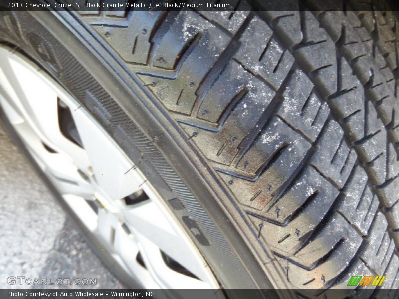 Black Granite Metallic / Jet Black/Medium Titanium 2013 Chevrolet Cruze LS