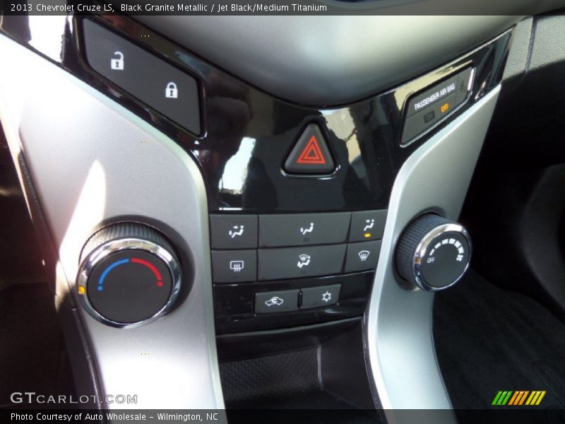 Black Granite Metallic / Jet Black/Medium Titanium 2013 Chevrolet Cruze LS