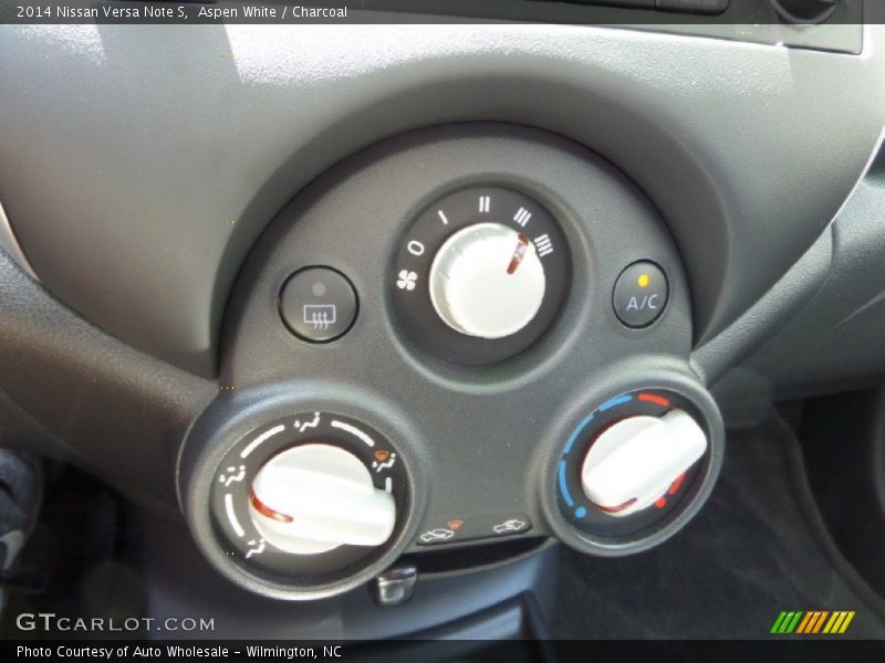 Aspen White / Charcoal 2014 Nissan Versa Note S