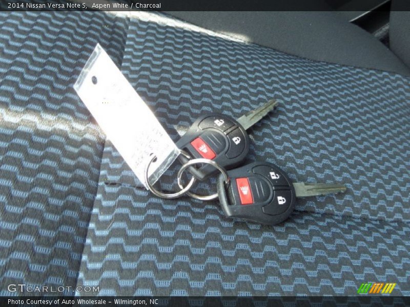 Aspen White / Charcoal 2014 Nissan Versa Note S
