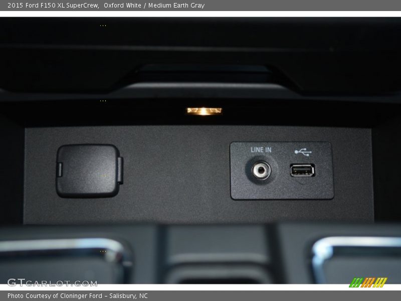 Oxford White / Medium Earth Gray 2015 Ford F150 XL SuperCrew