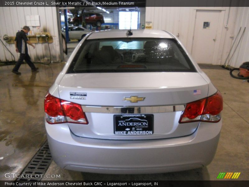 Silver Ice Metallic / Jet Black/Medium Titanium 2015 Chevrolet Cruze L