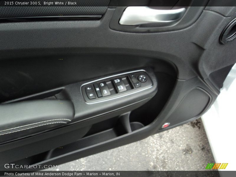 Bright White / Black 2015 Chrysler 300 S