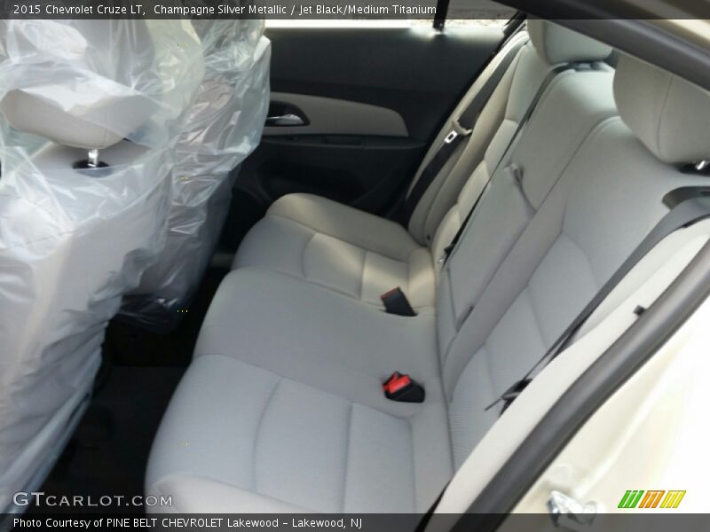 Champagne Silver Metallic / Jet Black/Medium Titanium 2015 Chevrolet Cruze LT