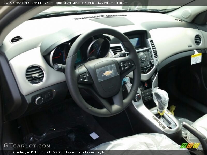 Champagne Silver Metallic / Jet Black/Medium Titanium 2015 Chevrolet Cruze LT