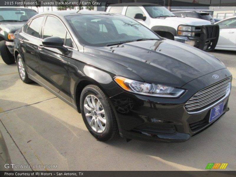 Tuxedo Black Metallic / Earth Gray 2015 Ford Fusion S