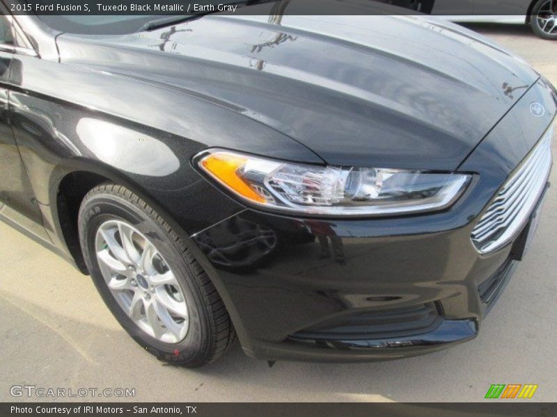 Tuxedo Black Metallic / Earth Gray 2015 Ford Fusion S
