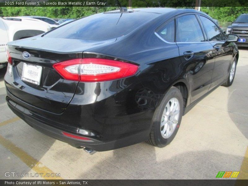 Tuxedo Black Metallic / Earth Gray 2015 Ford Fusion S