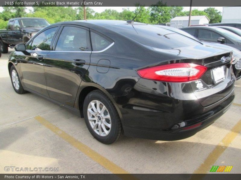 Tuxedo Black Metallic / Earth Gray 2015 Ford Fusion S