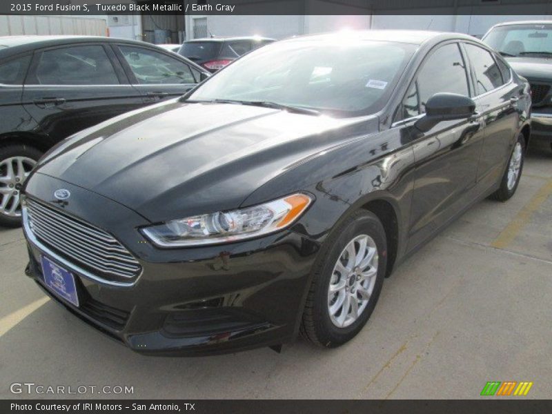 Tuxedo Black Metallic / Earth Gray 2015 Ford Fusion S