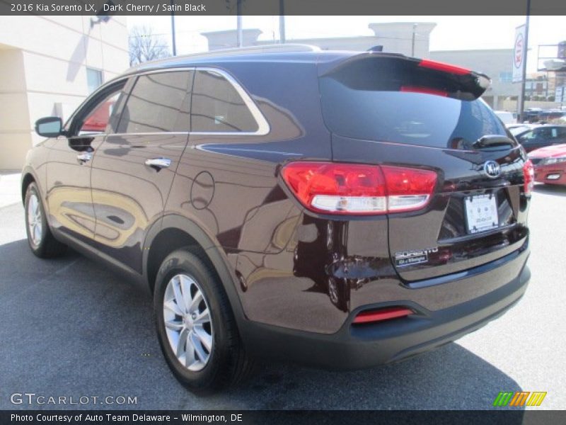 Dark Cherry / Satin Black 2016 Kia Sorento LX