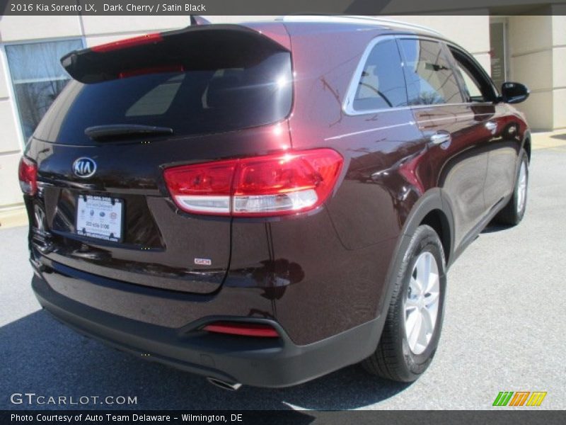 Dark Cherry / Satin Black 2016 Kia Sorento LX