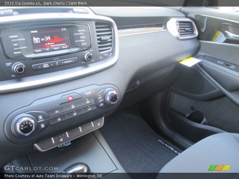 Dark Cherry / Satin Black 2016 Kia Sorento LX