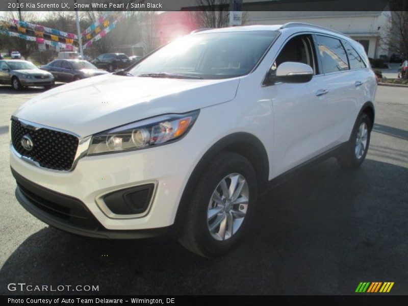 Snow White Pearl / Satin Black 2016 Kia Sorento LX