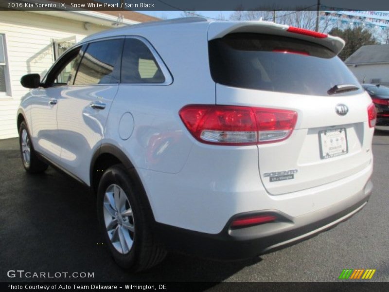 Snow White Pearl / Satin Black 2016 Kia Sorento LX