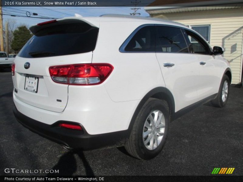 Snow White Pearl / Satin Black 2016 Kia Sorento LX