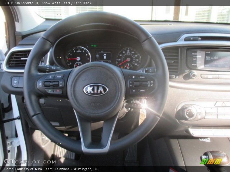 Snow White Pearl / Satin Black 2016 Kia Sorento LX