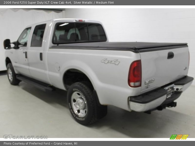 Silver Metallic / Medium Flint 2006 Ford F250 Super Duty XLT Crew Cab 4x4