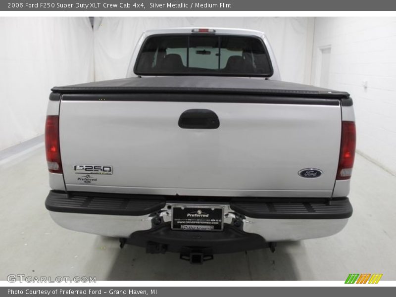Silver Metallic / Medium Flint 2006 Ford F250 Super Duty XLT Crew Cab 4x4