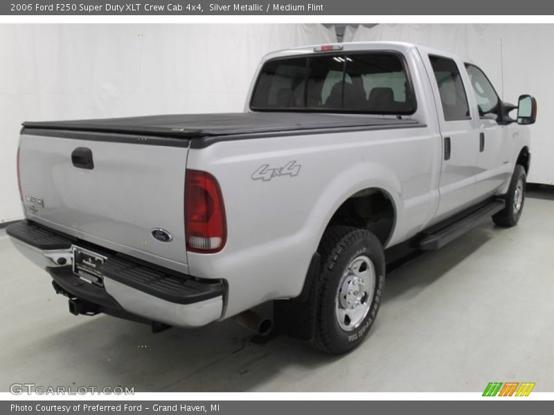 Silver Metallic / Medium Flint 2006 Ford F250 Super Duty XLT Crew Cab 4x4