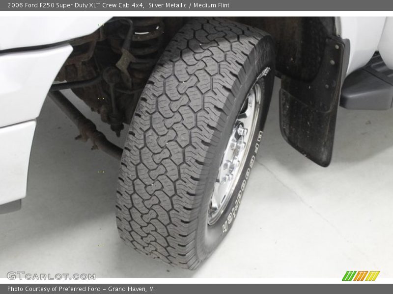 Silver Metallic / Medium Flint 2006 Ford F250 Super Duty XLT Crew Cab 4x4