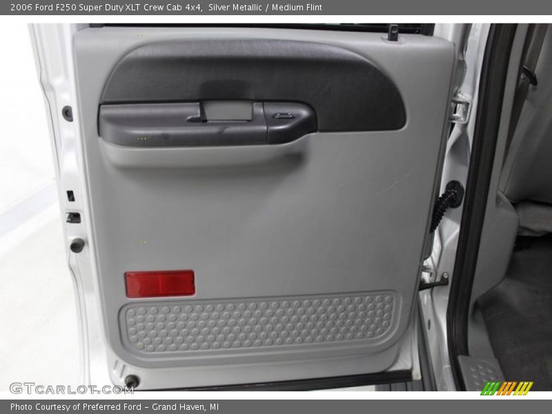 Silver Metallic / Medium Flint 2006 Ford F250 Super Duty XLT Crew Cab 4x4