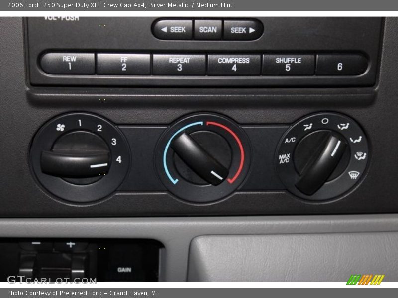 Silver Metallic / Medium Flint 2006 Ford F250 Super Duty XLT Crew Cab 4x4