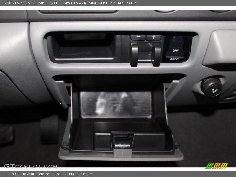 Silver Metallic / Medium Flint 2006 Ford F250 Super Duty XLT Crew Cab 4x4