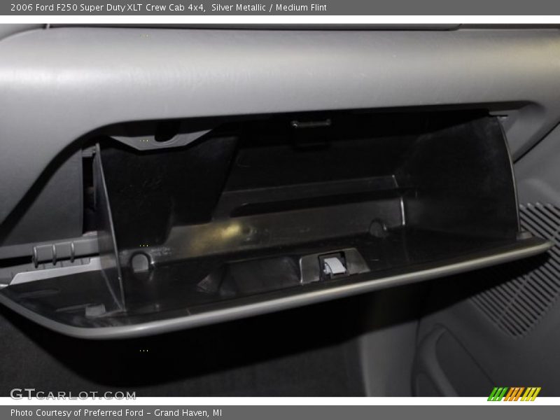 Silver Metallic / Medium Flint 2006 Ford F250 Super Duty XLT Crew Cab 4x4